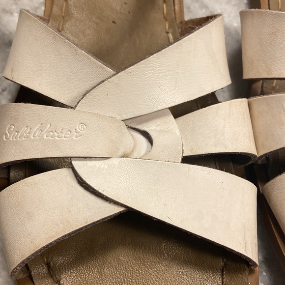 White salt water sandles lightly used but still in very good shape - Picture 2 of 8